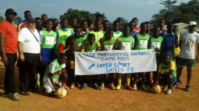 Una Academia Deportiva de fútbol en Camerún que crece desde Láchar en Granada.