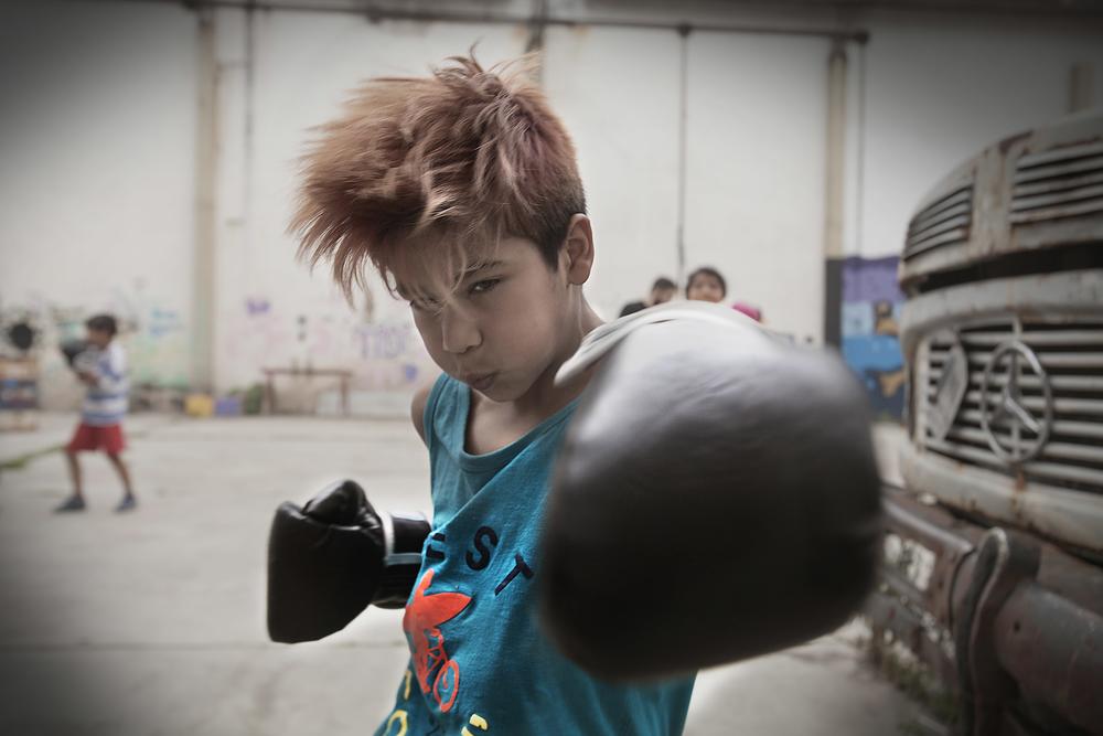 Boxeo popular en el barrio bonaerense de Isla Maciel